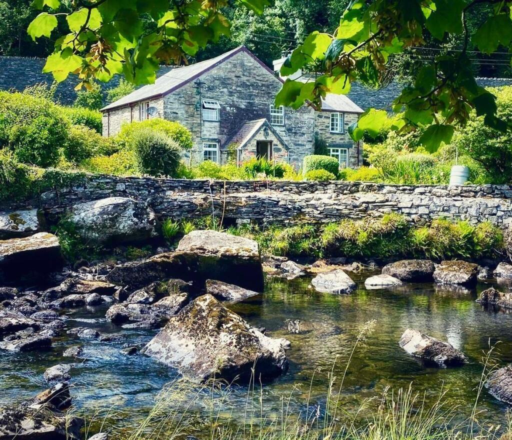 Dolwyddelan photo 2