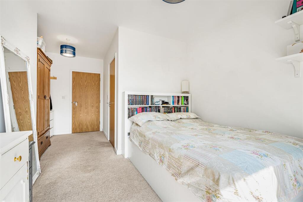 Apartment in Sutton - View 5