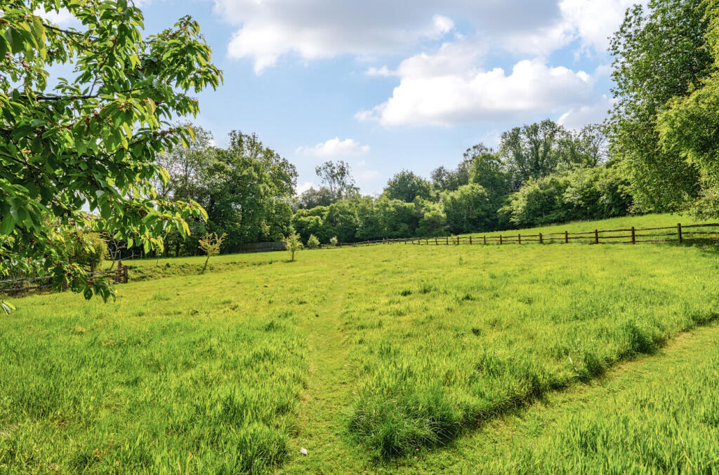 House in Guildford, Shalford - View 4