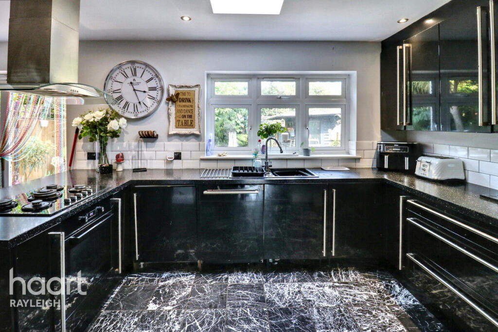 House in Rochford, Rayleigh - View 3