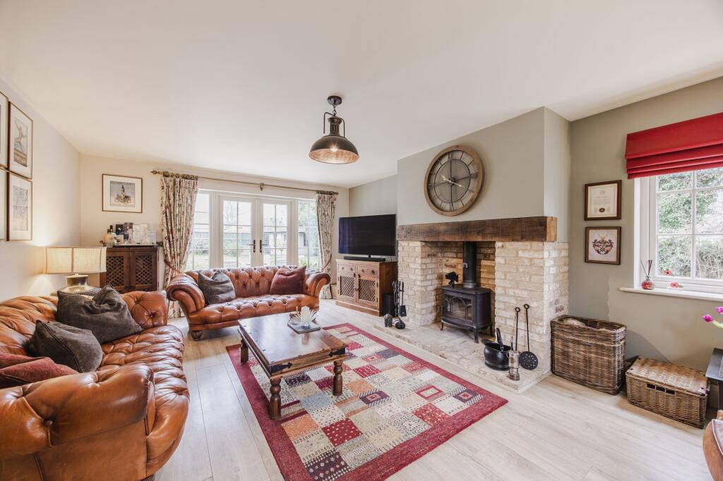 Country Cottage Charm in Feltwell photo 3