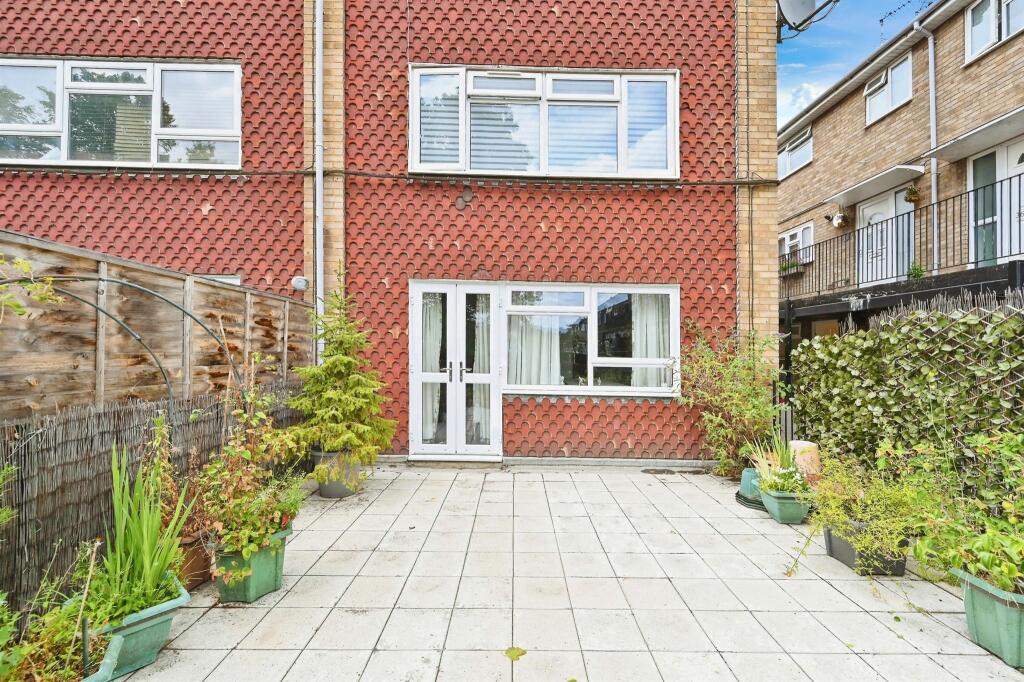 Studio studio on Heather Way, Hemel Hempstead, £160,000