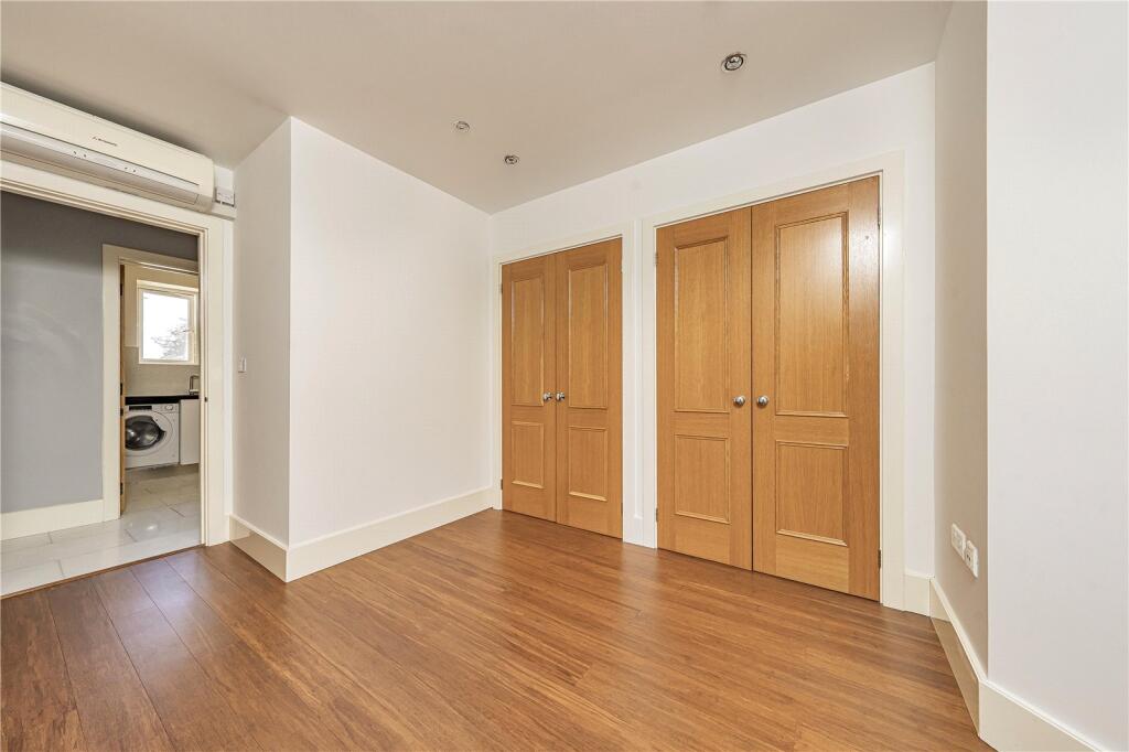 Apartment in Richmond, Kew - More