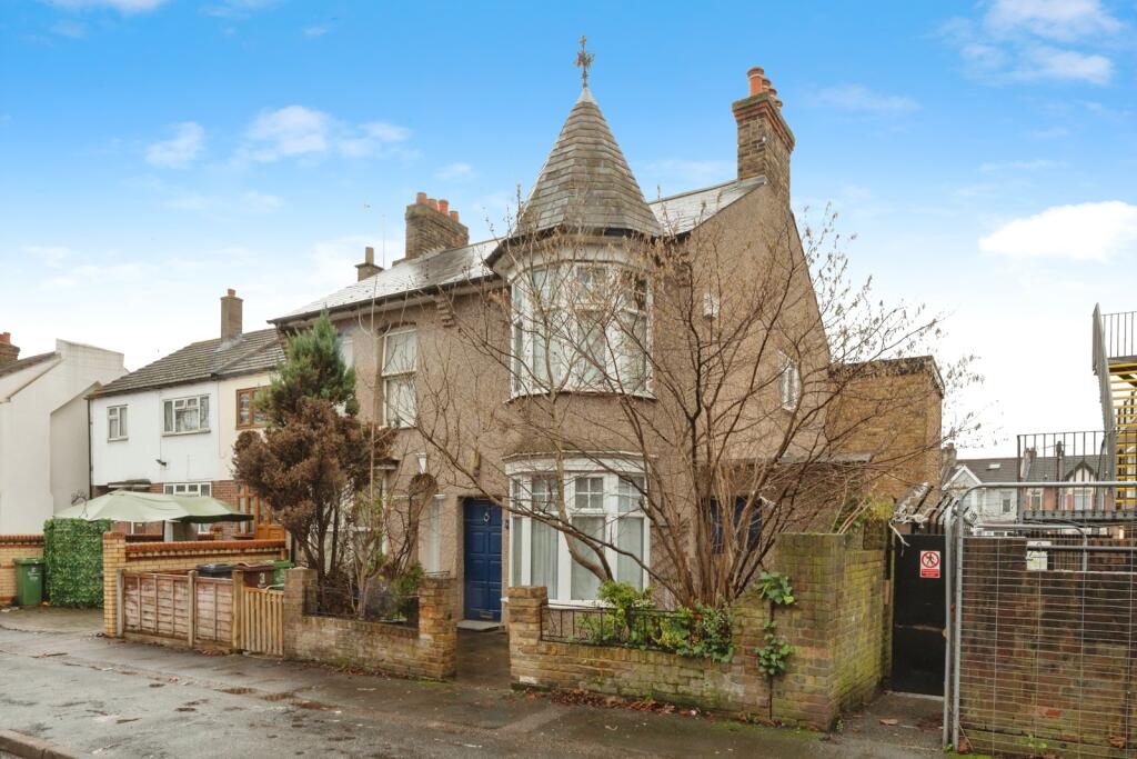 Main image of property: Wedderburn Road, Barking, IG11