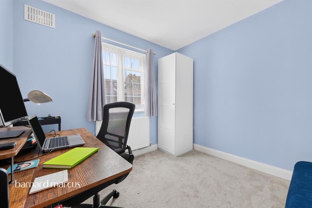 Apartment in London, Mortlake - More