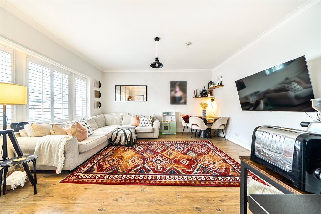 Apartment in London, Seething Wells, Surbiton - View 4