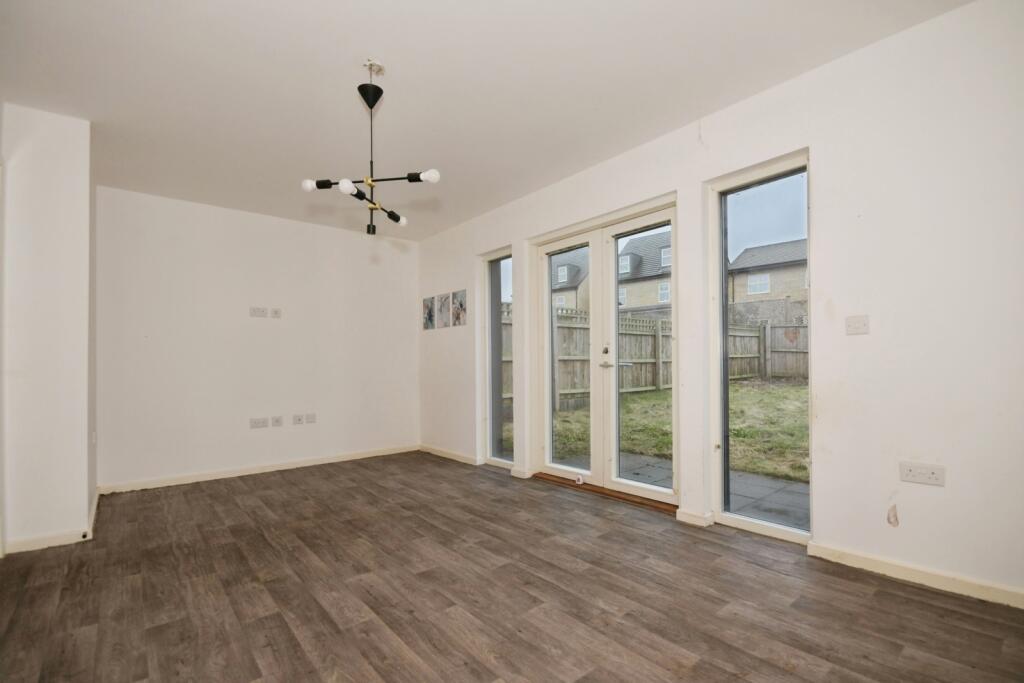 Comley Drive, Chesterfield, Derbyshire, S41 photo 4