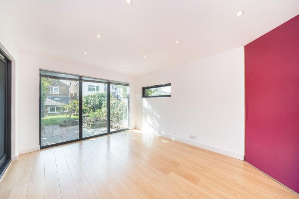 House in London - View 4