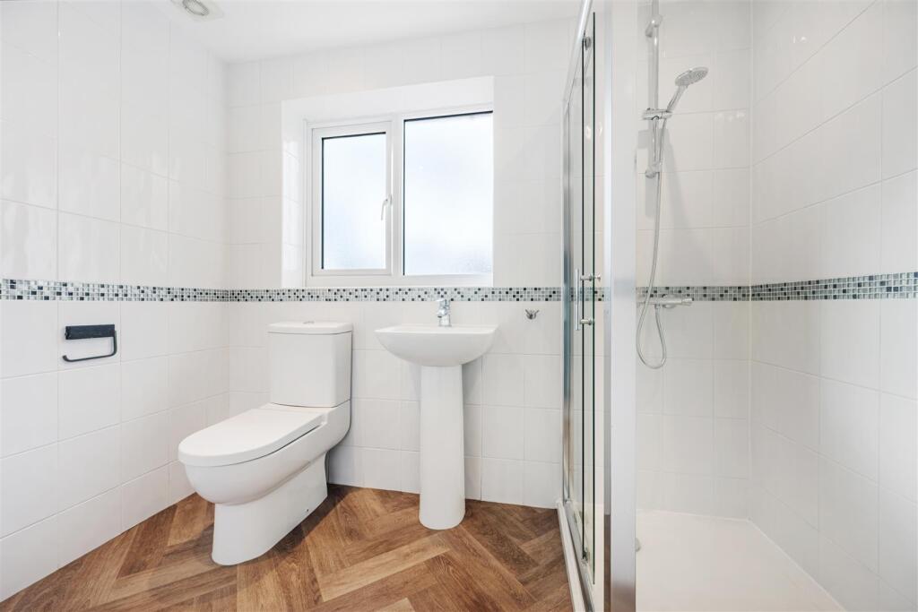 Whitefield Close, Lymm photo 4