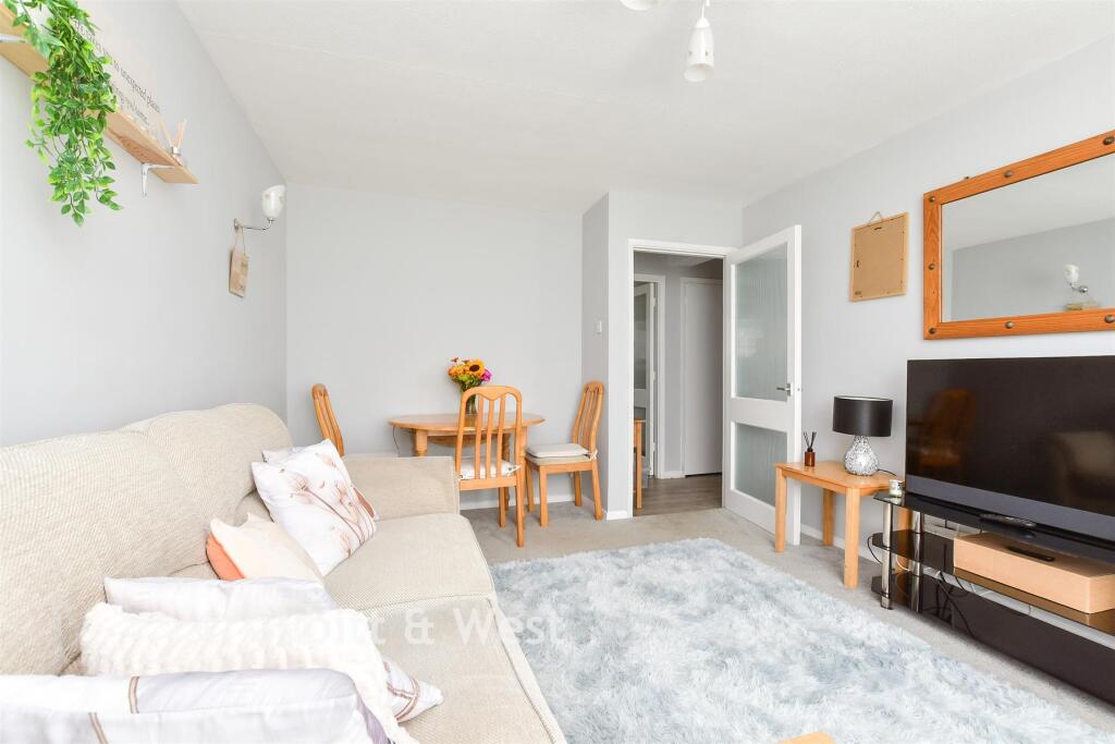 Apartment in Mole Valley, Surrey - View 2