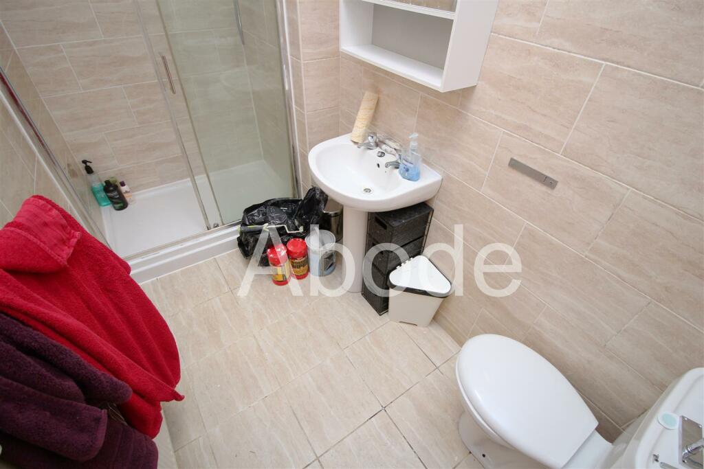 6 bedroom house for rent
