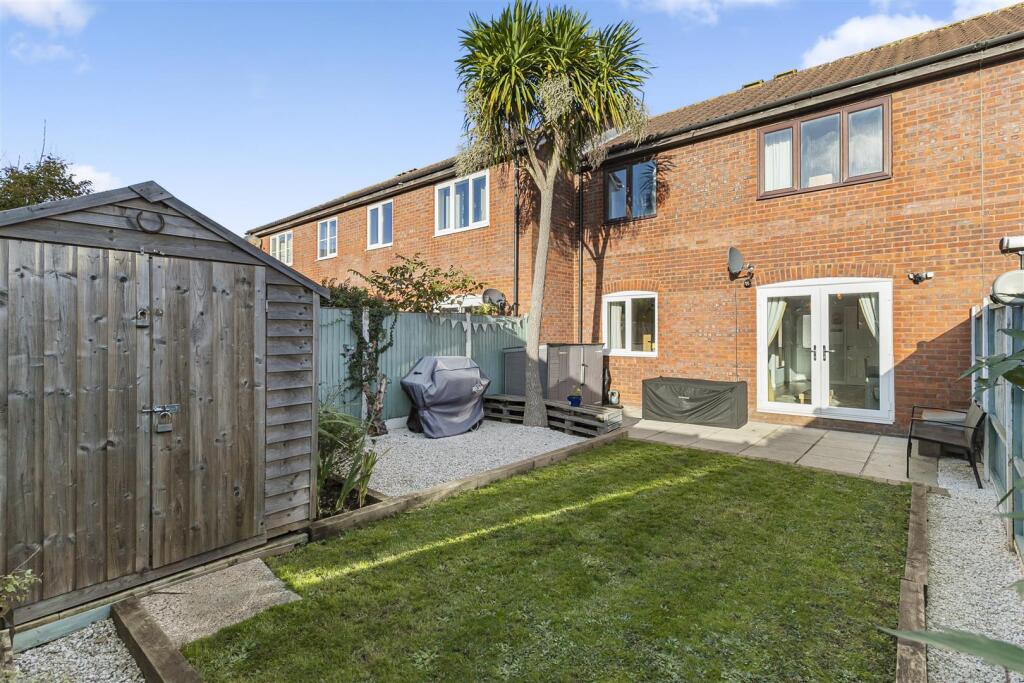 1-bed flat on Squires Court, Longwell Green, £190,000