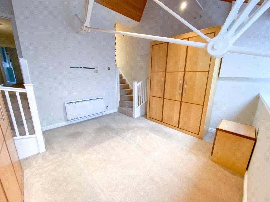Apartment in Liverpool - More