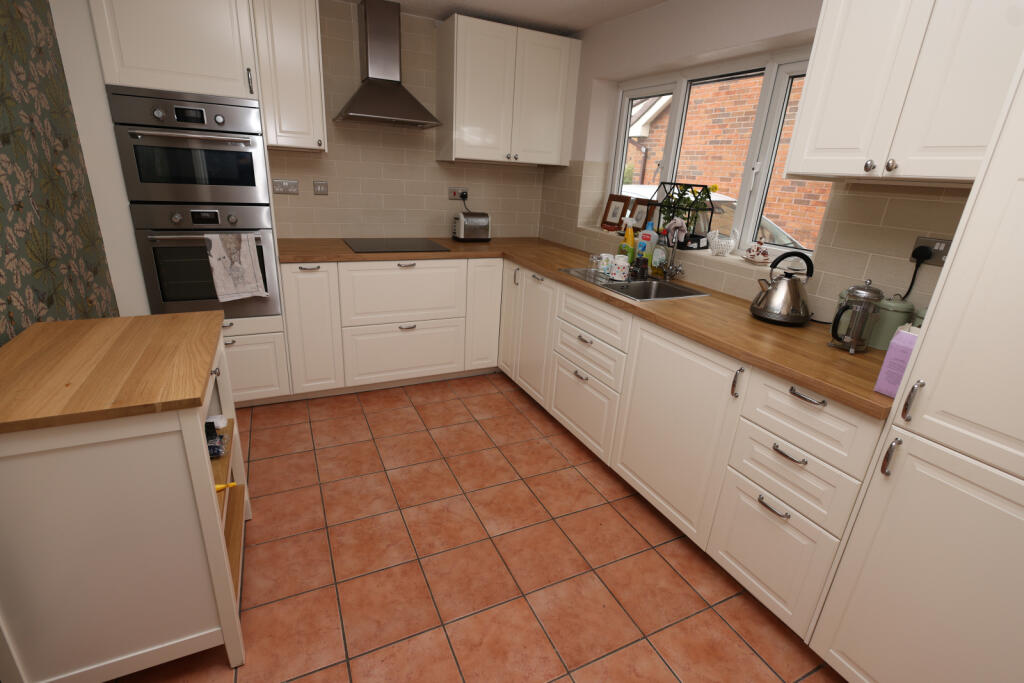 Bridle Close, Droylsden, M43 7JW photo 3