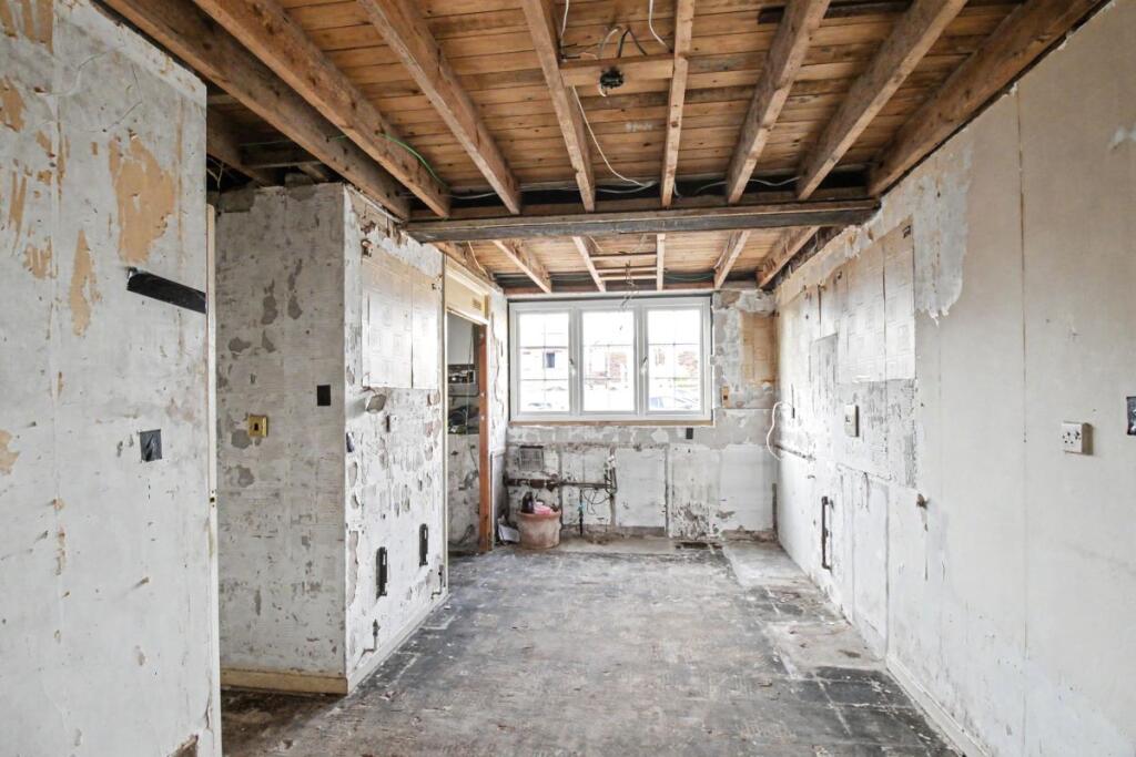 House in Romford - More