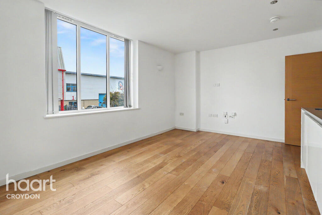 1-bed flat on Stafford Road, Croydon, £190,000
