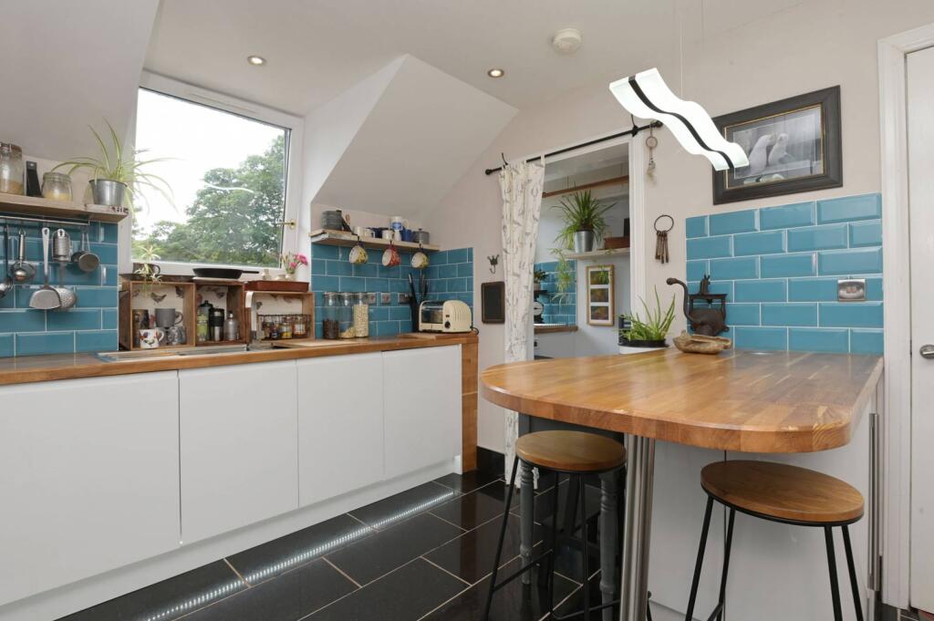 573 Lanark Road, Juniper Green, Edinburgh, EH14 5DB photo 3