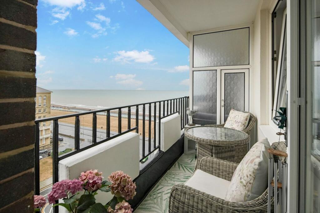 Grand Avenue, Hove, BN3