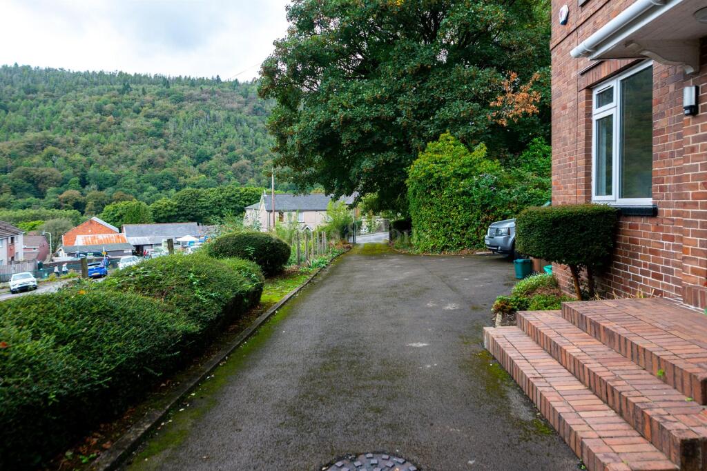 House in Newport, Abercarn - View 4