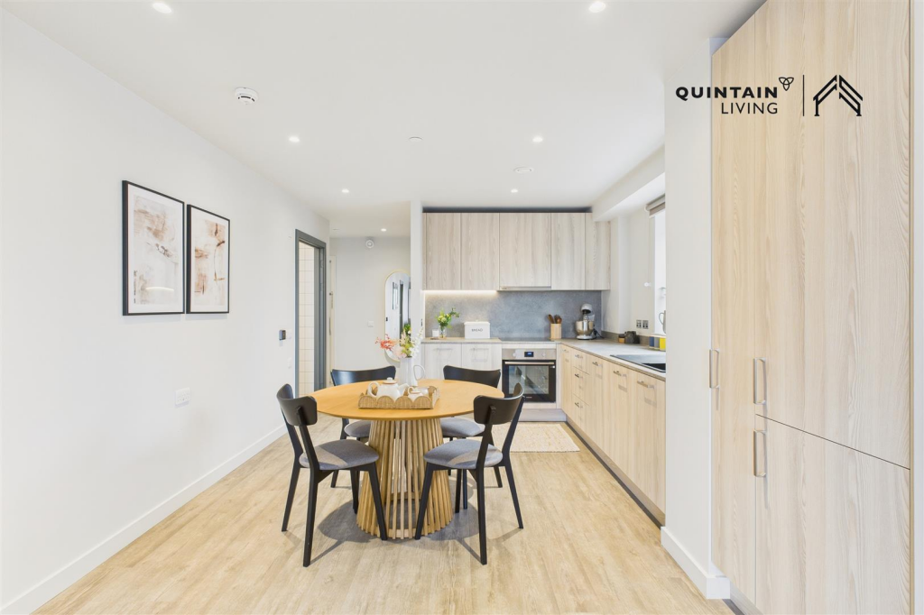 Apartment in London, Preston - View 2