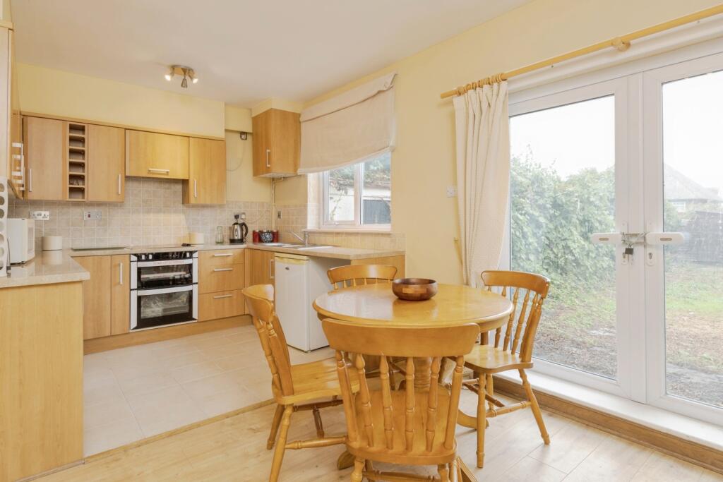 House in Dartford - More