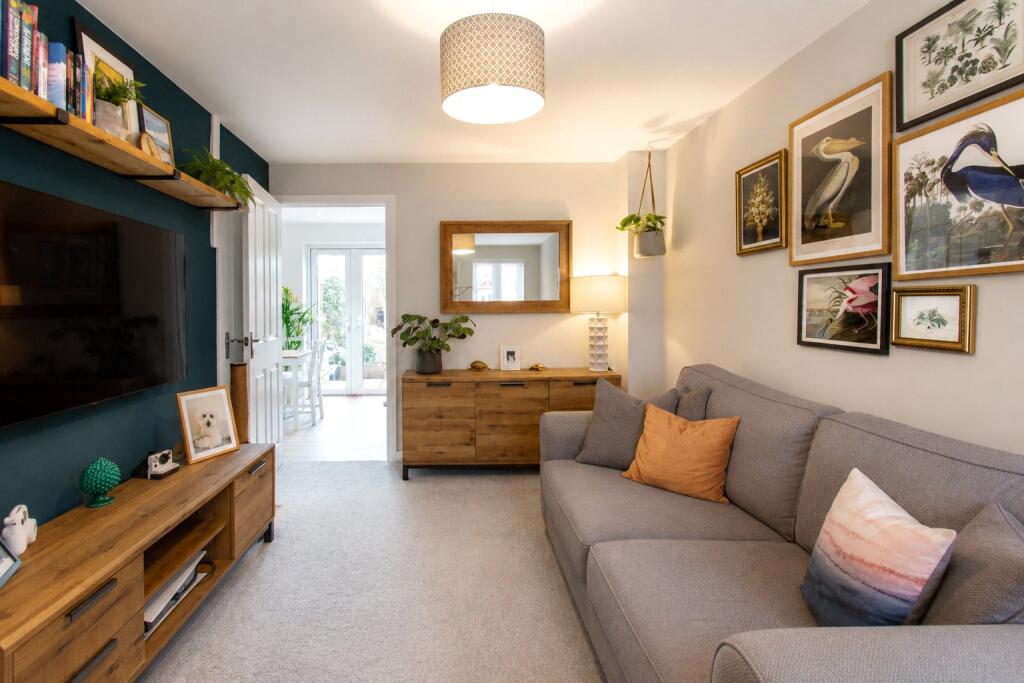 House in Thatcham, West Berkshire - More