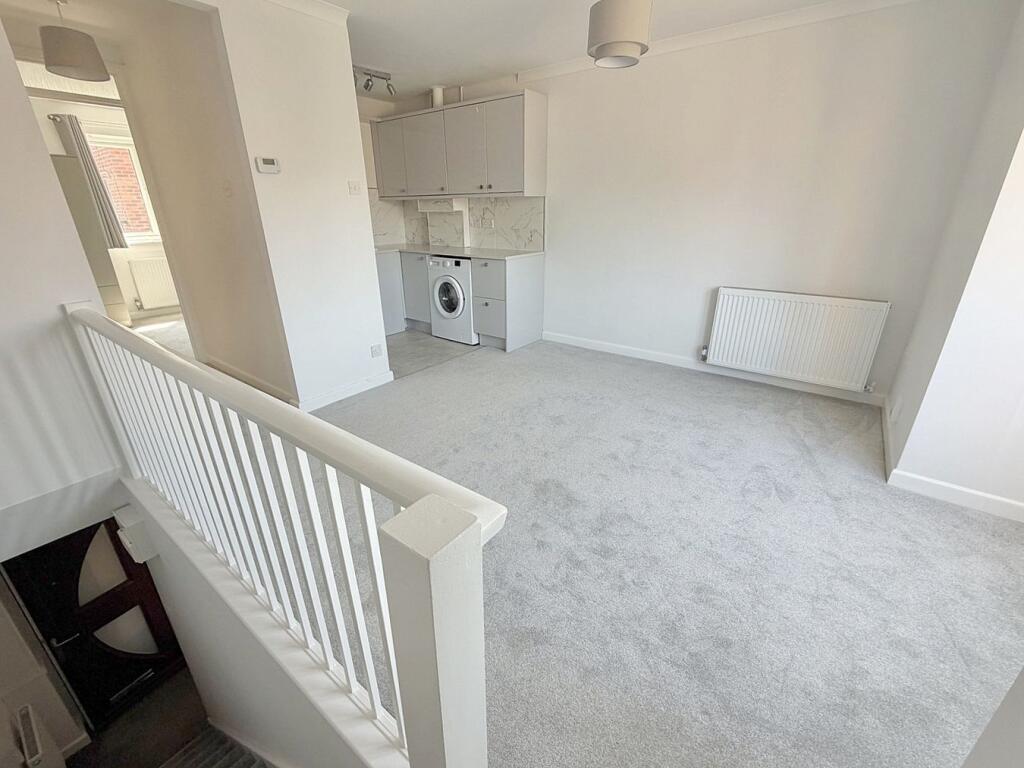 Lander Close, Baiter, Poole, BH15 photo 2