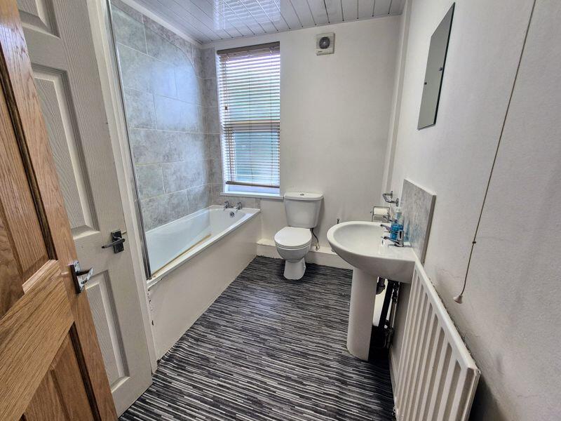 House in Leeds - View 4