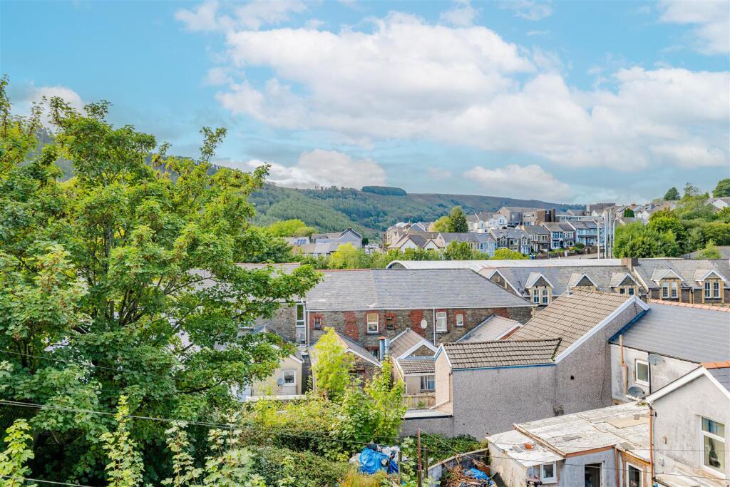 House in Newport - View 4