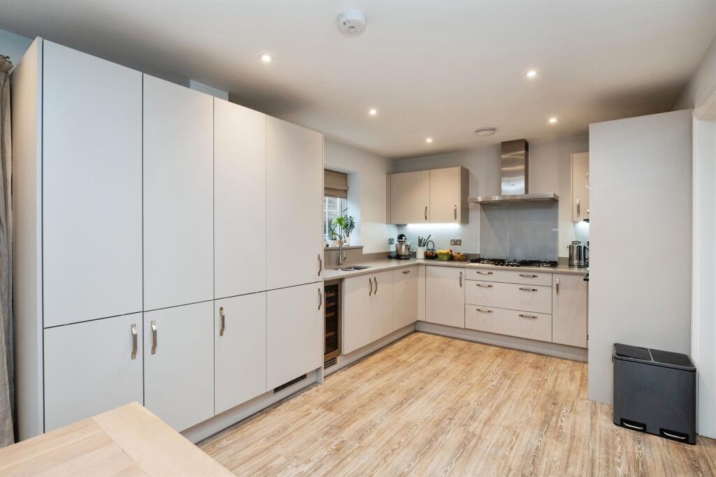 Pochard Gardens, Crowborough image 2