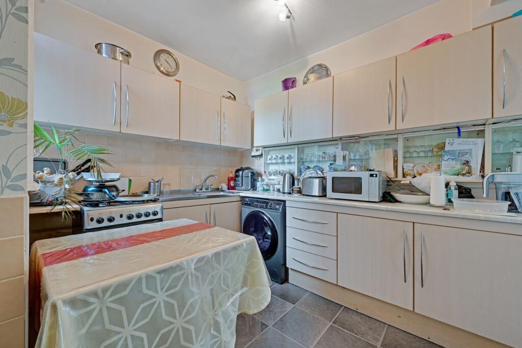 House in London, Harlesden - More