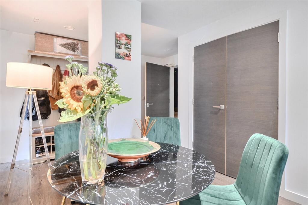 Apartment in Liverpool, Waterfront, Vauxhall - View 3