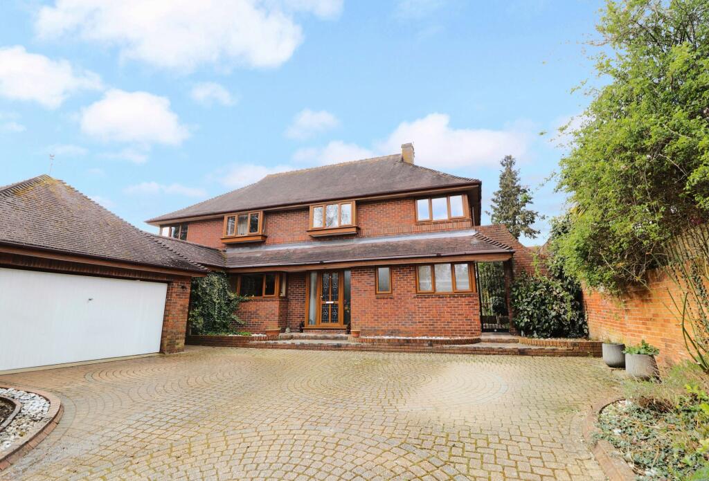Main image of property: Hamblewood, Botley, SO30