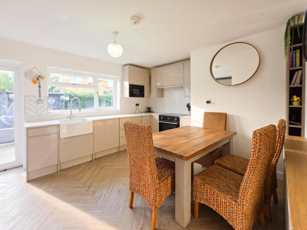 House in Southend-on-Sea - More