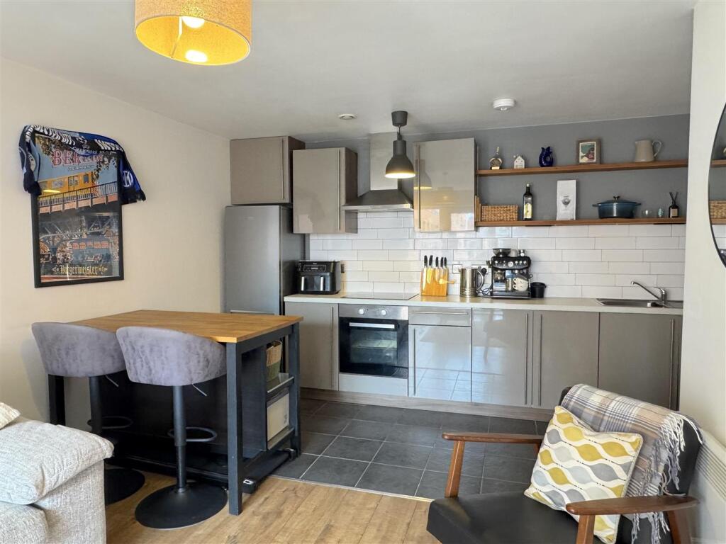 Apartment in Manchester - More