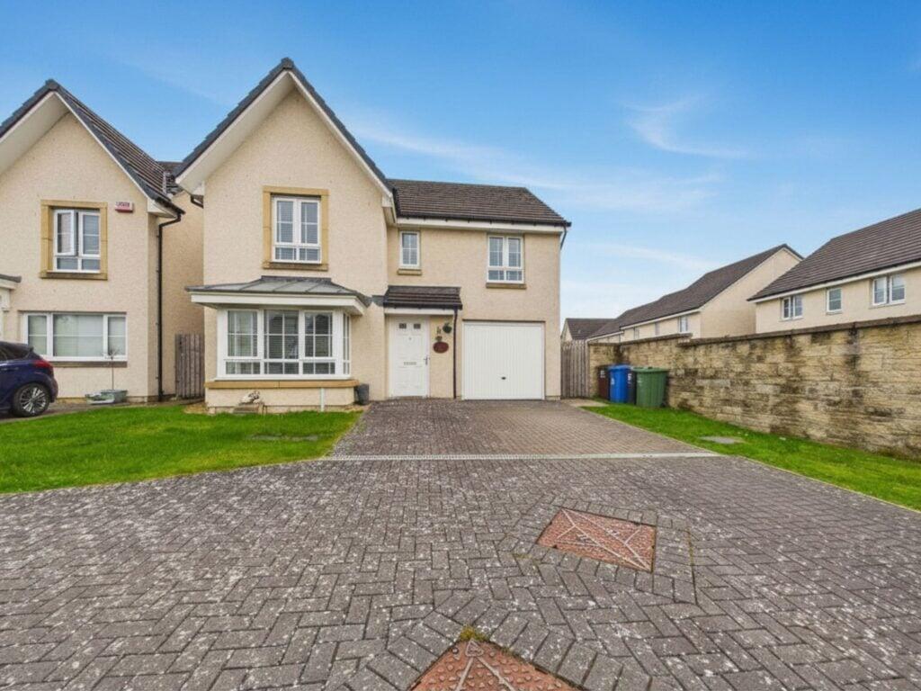 Main image of property: 65 Appleton Drive, Eliburn, EH54 6FP