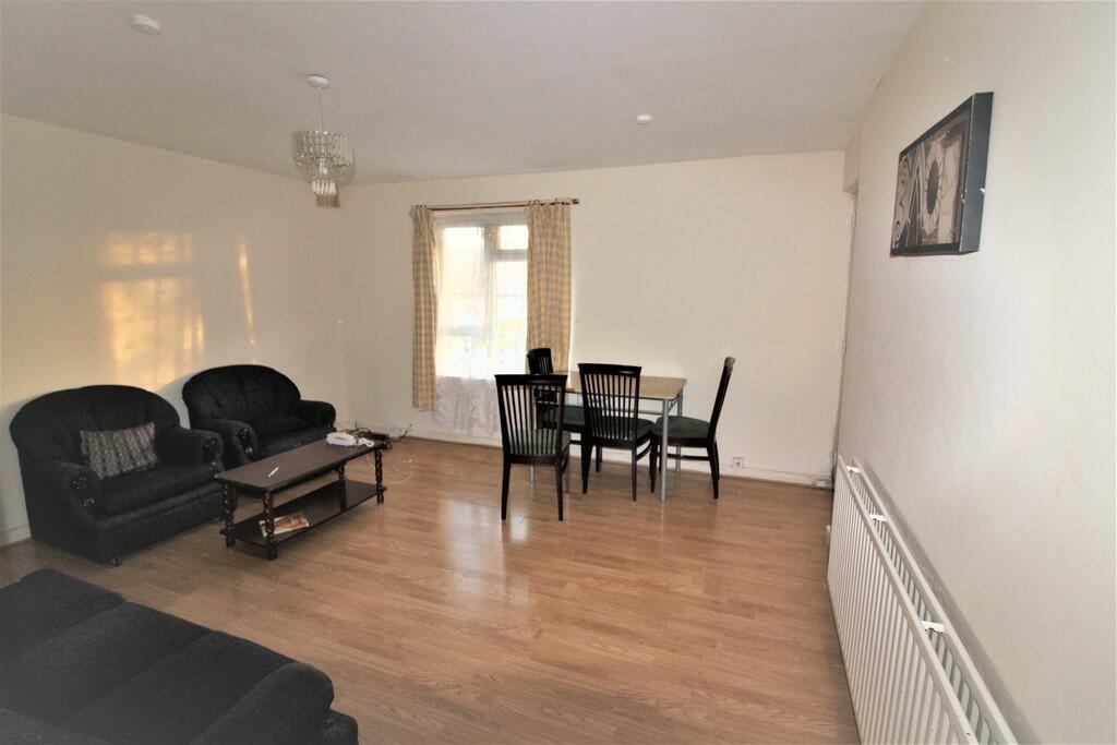 The Broadway, Southall photo 3