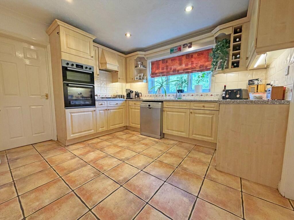 Stevenson Close, Yaxley, Peterborough photo 4