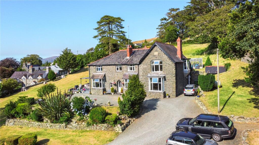 Main image of property: Llwyngwril, Gwynedd, LL37