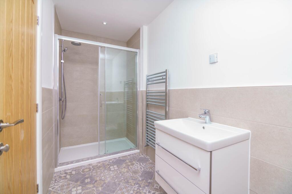 Additional image 12 of Bradford Road, Birkenshaw