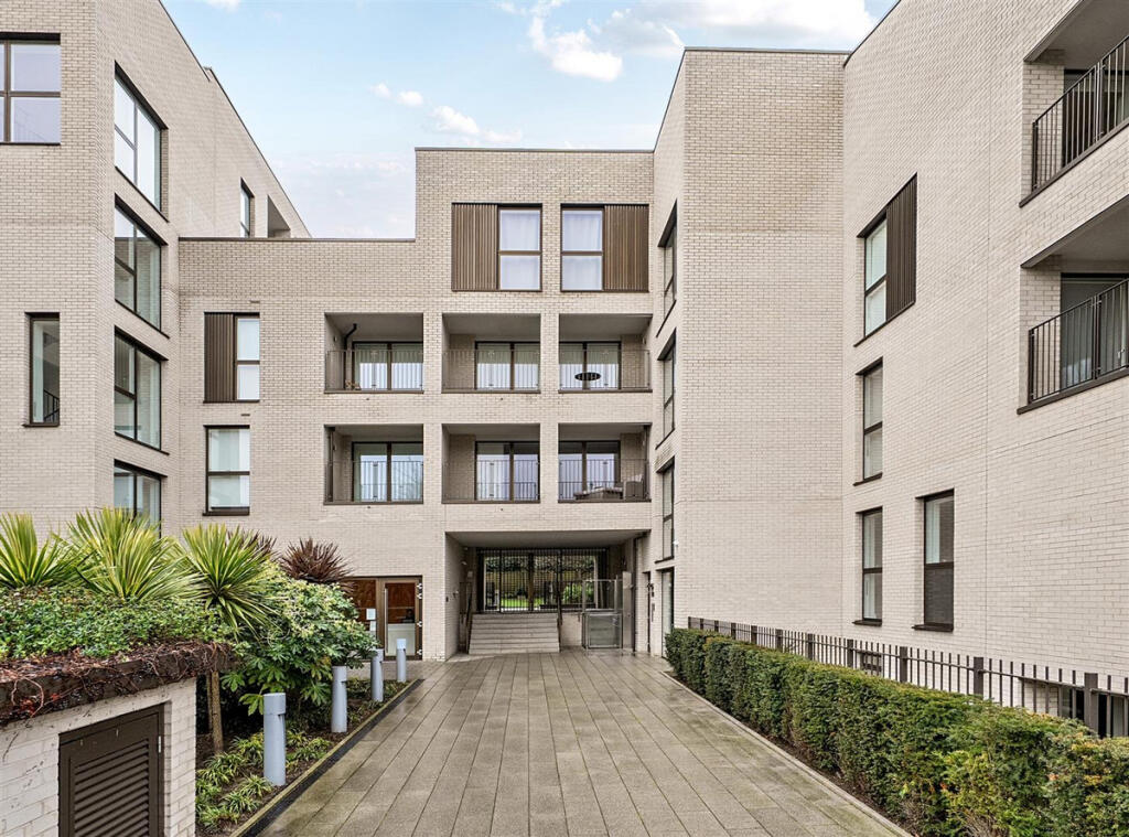 Apartment in London - View 5