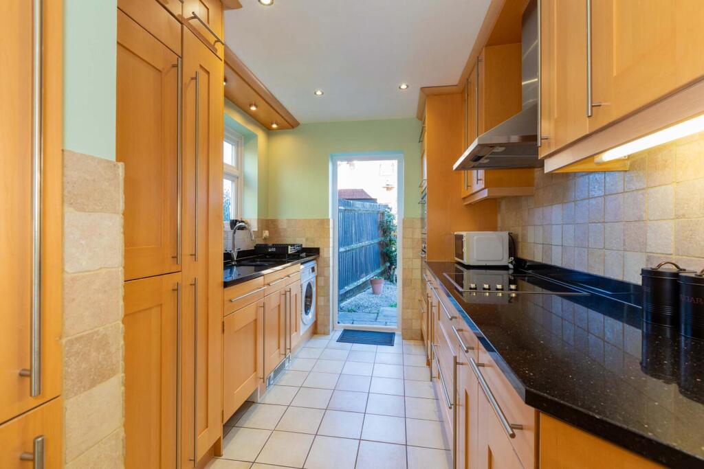 House in Windsor - View 5