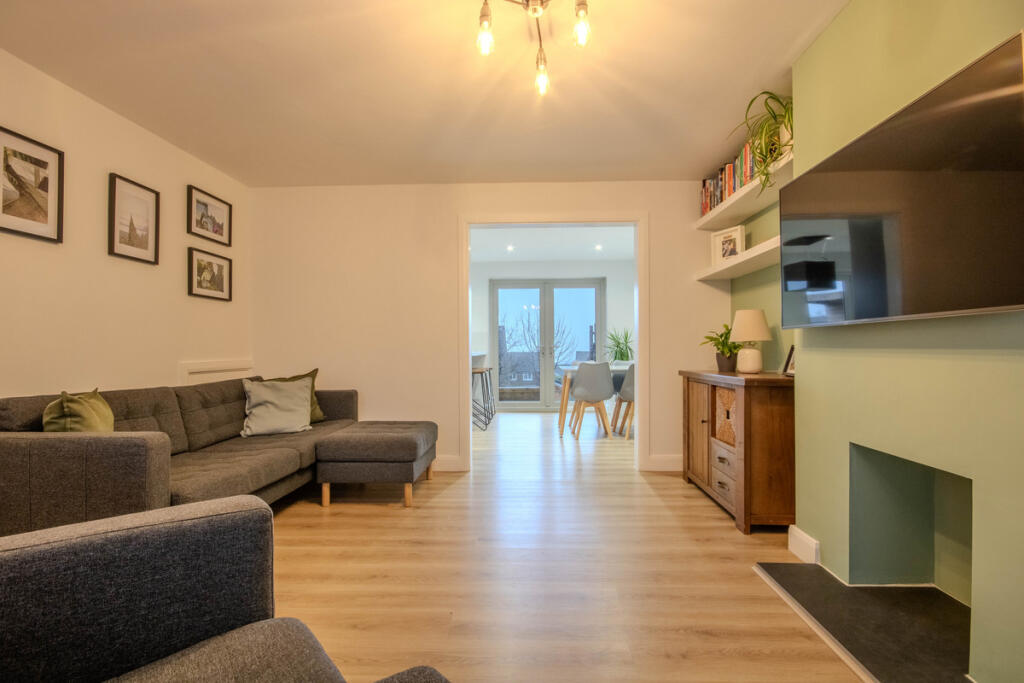 House in Abertridwr, Hendredenny, Penyrheol Trecenydd & Energlyn - View 3