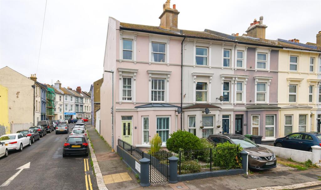 House in Tonbridge - More