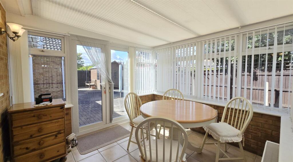 House in South Holland, Long Sutton - More