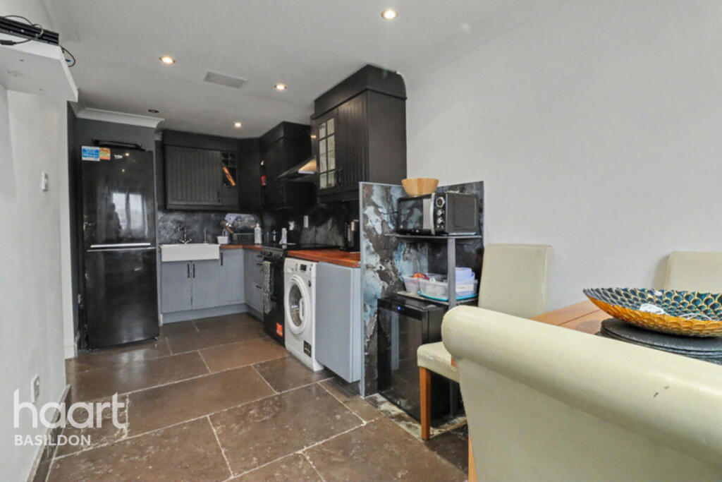 Apartment in Thurrock, Essex - More