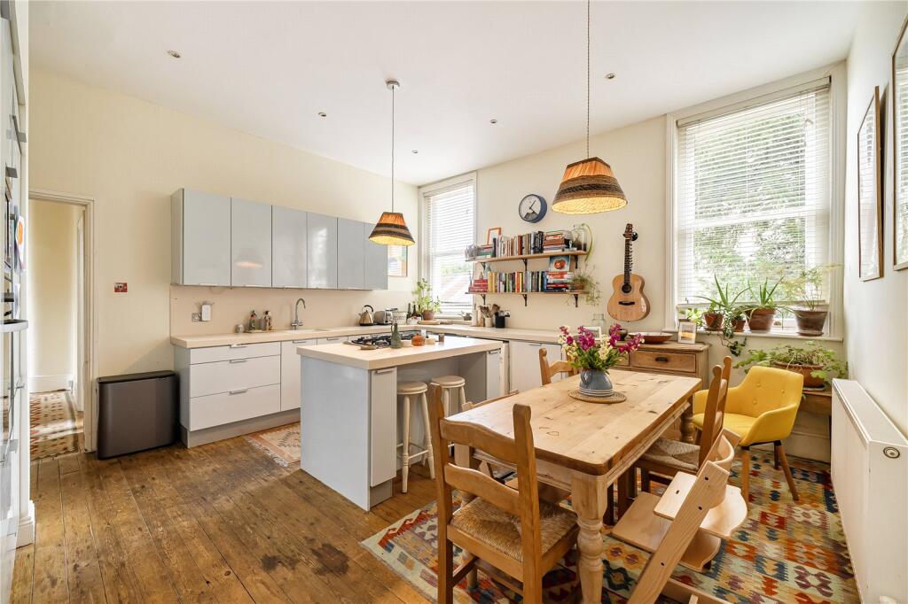 Apartment in Gloucester - More