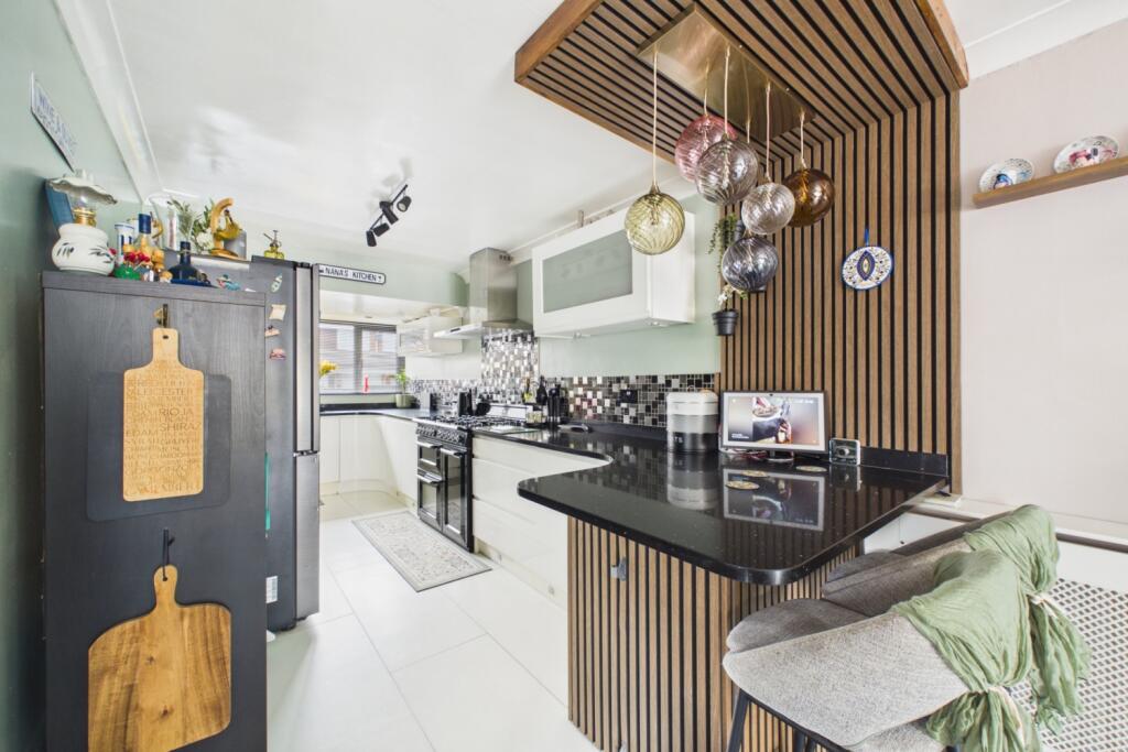 House in Luton, Leighton-Linslade - More