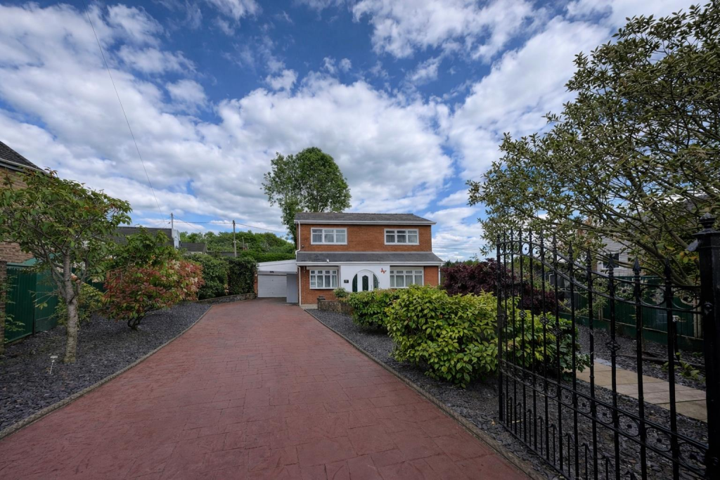 3-bed detached on New Scales Houses, Llwydcoed, Aberdare, £365,000