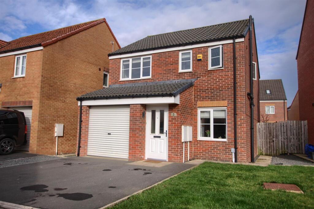 Main image of property: Cades Grove, Ingleby Barwick